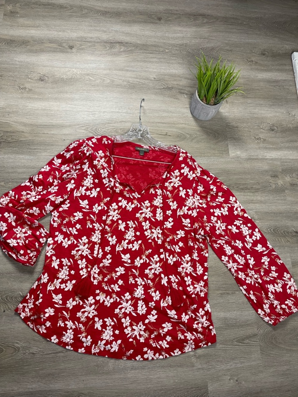 Style and Co.Red Floral V-Neck Long Sleeve Top - Women Size L